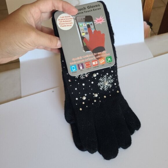 Women's Black Cable Knit Embroidered Pearl Snowflake Winter Touchscreen Gloves - Picture 2 of 6
